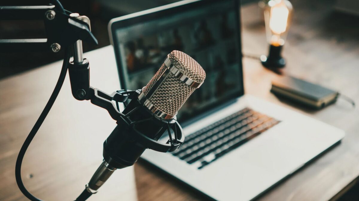 Was bringt ein Podcast für dein Business Eigenen Podcast starten – so geht’s!