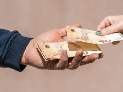 entgeld zahlt empfänger