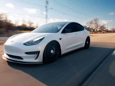 Wer hat Tesla erfunden? Die Geschichte hinter dem Elektroauto-Weltmarktführer