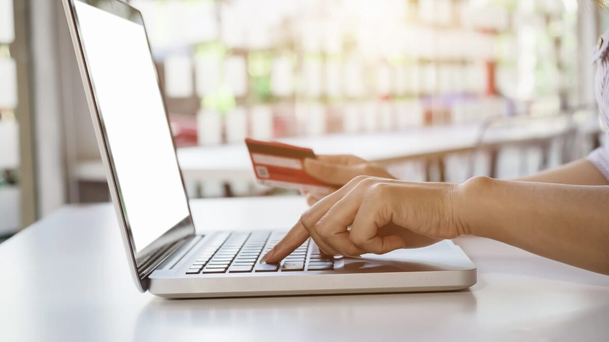 Kann jemand mit meinen Bankdaten im Internet einkaufen
