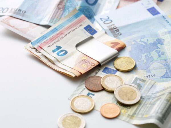 Was kosten Beamte den Steuerzahler